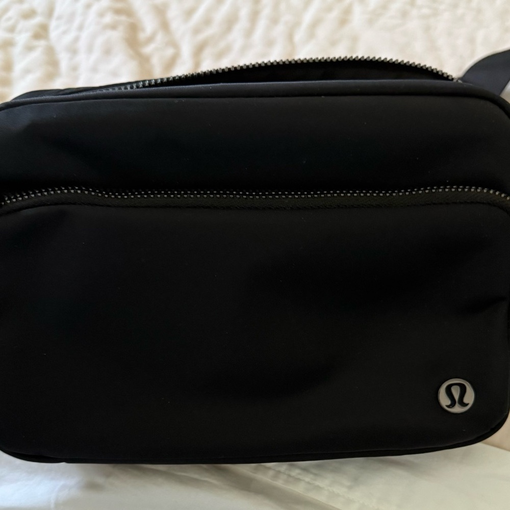 Lululemon Everywhere Crossbody Black Bag
